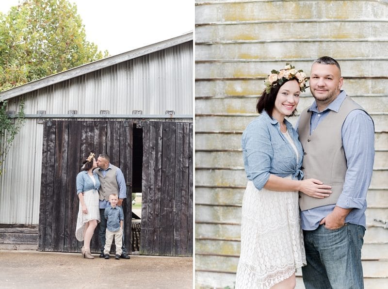 Family in front of barn door in Fredericksburg VA photos